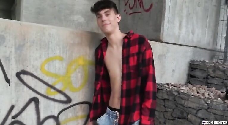 BigStr - He Finds A Handsome Dude Under The Bridge Who Needs A Horny Company And A Lot Of Cash