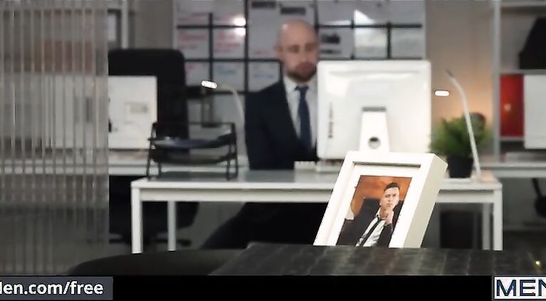 Mencom - Office hunk Puts The ASS In Assistant with big cock