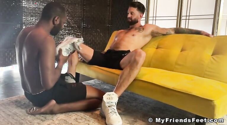 Athletic dude jerks off his dick while his toes are sucked