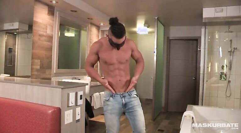 Maskurbate Straight French Canadian Guy Jerking Thick Big Dick