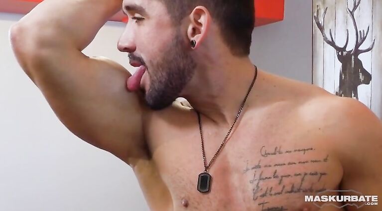 Straight French Canadian Muscle Hunk & His Webcam Solo
