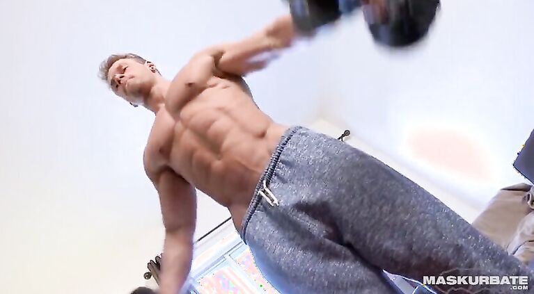 Maskurbate Brad Showing Off His Huge Muscles and DICK!