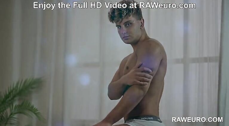 Bareback Twink Morning Wood at RAWeuro