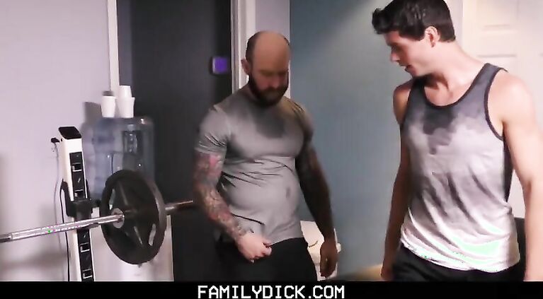 ❤️FamilyDick-Older tattooed muscle daddy coaches virgin stepson on thick cock