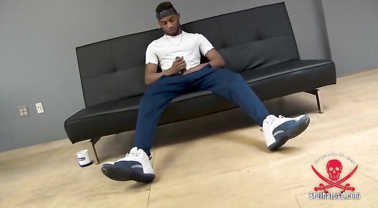 Pablostrokess swings his dick around then jerks it