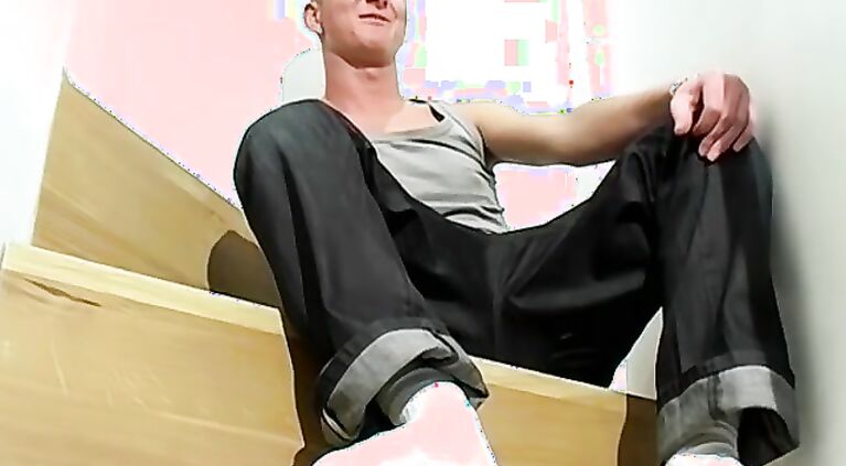 19yo Brit interviewed before masturbating and cumming solo