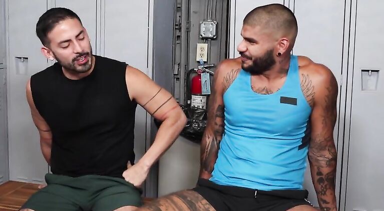 Latino Step FamilyCreep - Cousins Reunite With A Good Blowjob