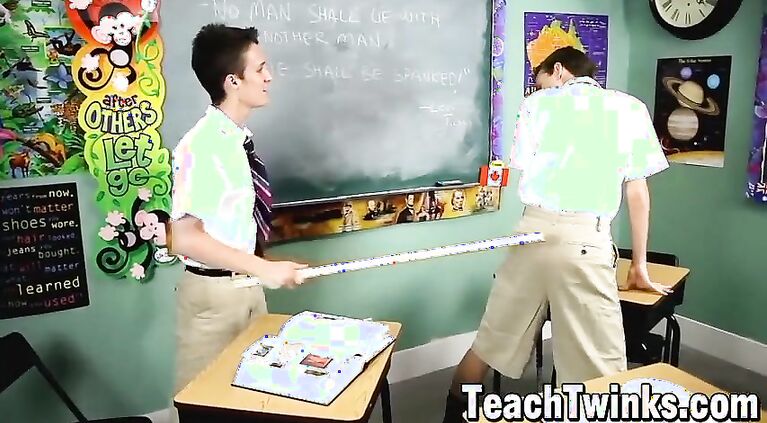 School twinks Dustin Revees and Leo Page anal fuck and cum