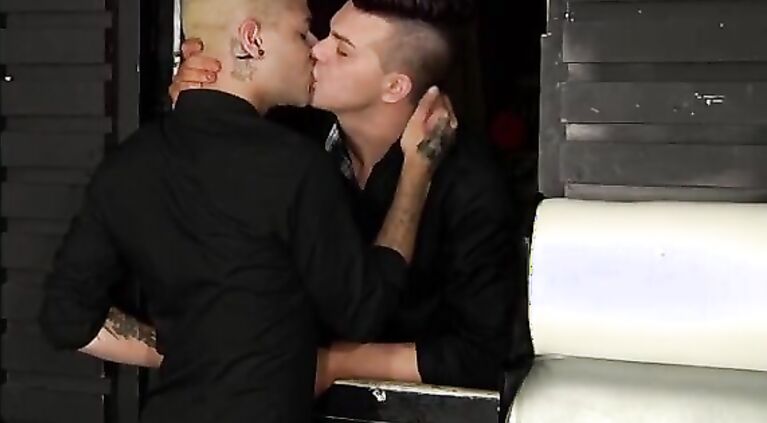 Tattooed jock Mickey Taylor anal fucked by hung Lee Will