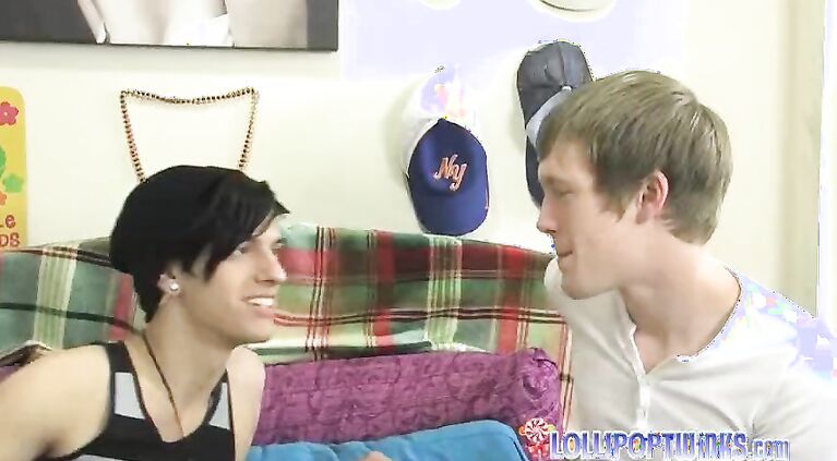 Twinks' Deep Conversation Turns to Deep Fucking