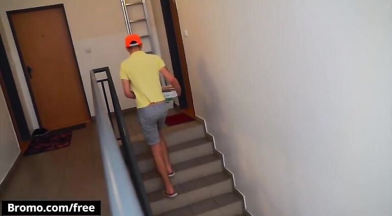 Bromo - Pizza Delivery Guy Jamie Owens Didn't Expect Jerome To Fuck Him As A Tip