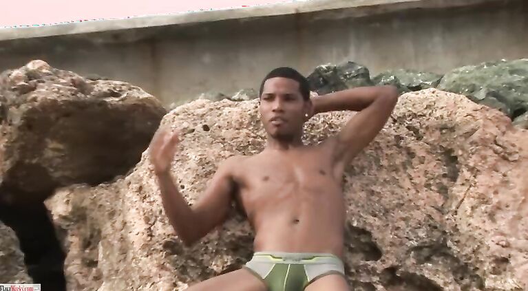 Sexy Papi Indio Reyes Stroking