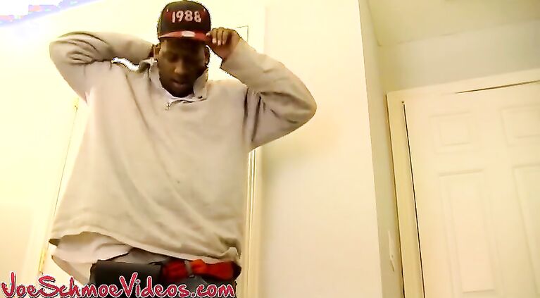Hung black amateur cums after having his dick sucked by gay