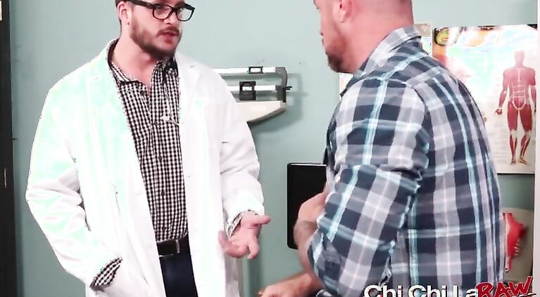 Muscular guy anal fucked by kinky doctor