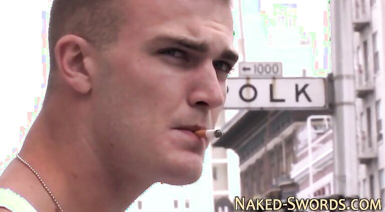 Hunk jizzed in threeway