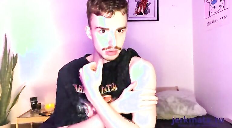 Ryan Jacobs Gives One Hell of A Show Masturbating And Using a Dildo During Gold Show