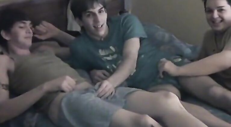 Wild twinks sucking big cock and pounding in nasty threesome