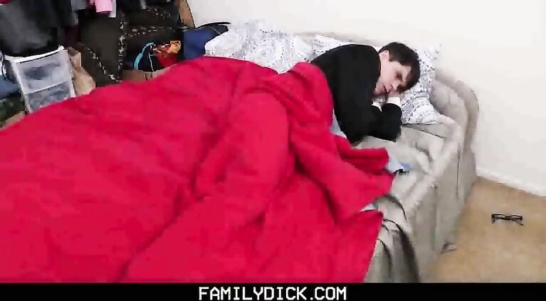 FamilyDick - Muscle bear barebacks teenage stepson
