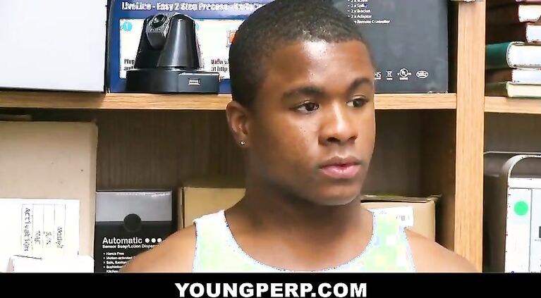 Ripped Black Stud Double Dicked In Threesome - YOUNGPERP.COM