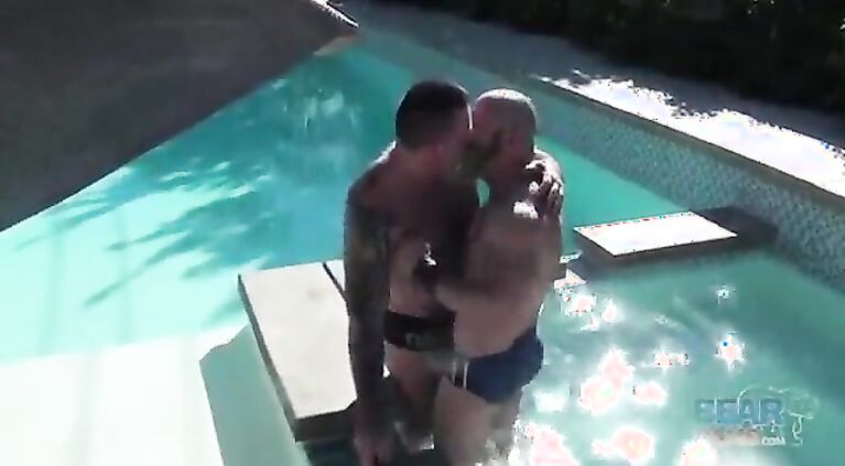 Carlo Cox and Marc Angelo at bear films - Gay Tube Videos - GayDemon