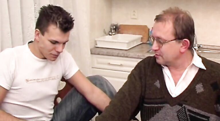 Young twink used by daddy mature who pay for it