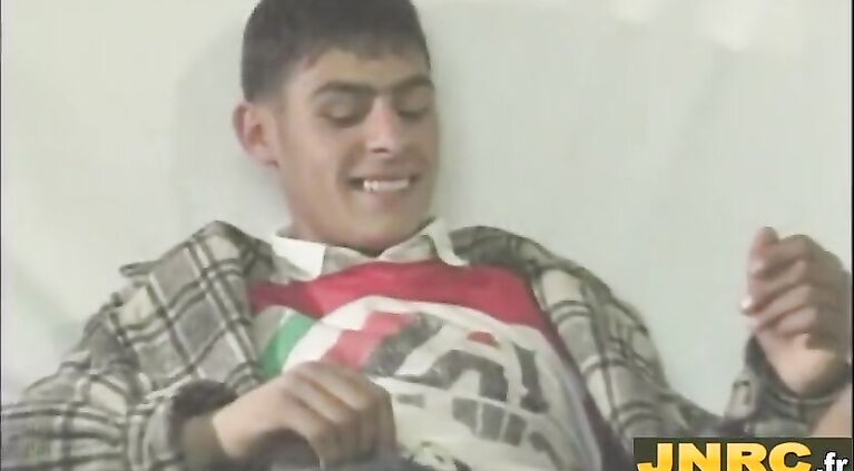 JNRC.fr - Gypsy straight man fucks a gay boy