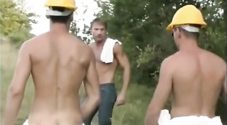 Hot Italian dudes make out in a thrilling gay threesome