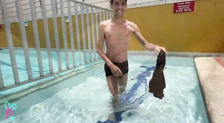 Young man from medellin has fun with his cock