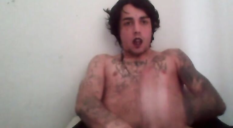 Pro goth model cumming on webcam live