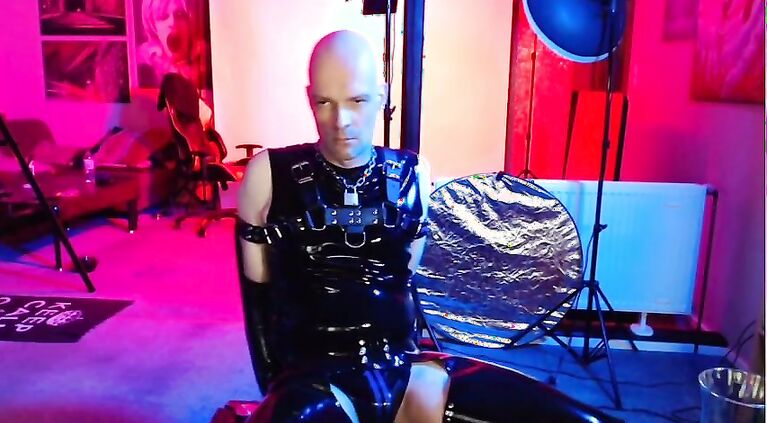 Sundaywank Rubberboy wank and piss