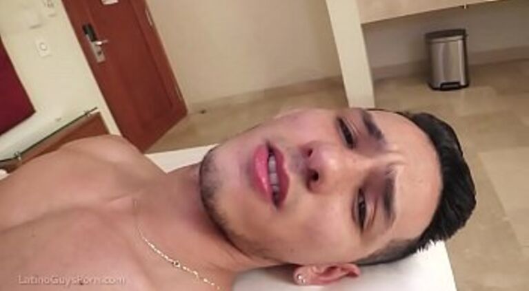 Latino Papi Displays Gorgeous Body